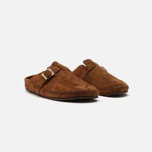 NWT ✨ Redone 70s Moc Slide